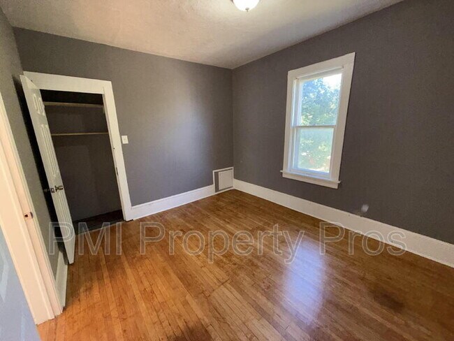 Building Photo - 2575 N 34th St