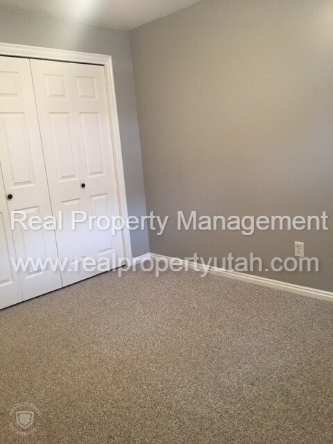 Building Photo - 5 Bedroom Home Centrally Located In Fruit ...