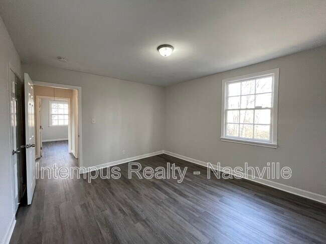 Building Photo - 109 W Trinity Ln