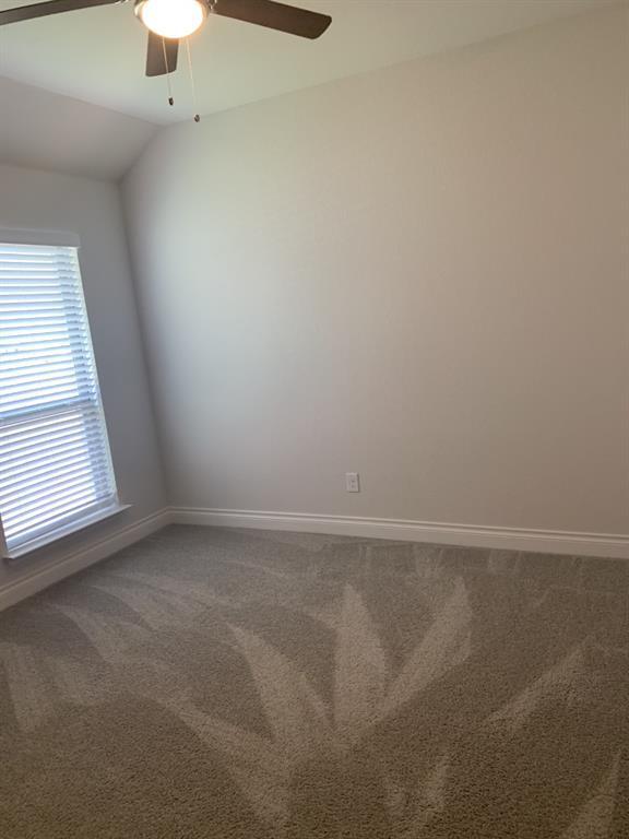 Building Photo - 221 Rosebush Dr