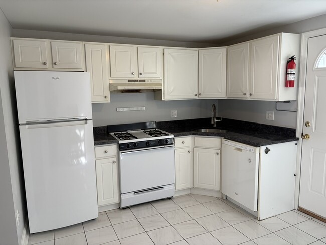 Building Photo - 1136 Mifflin St