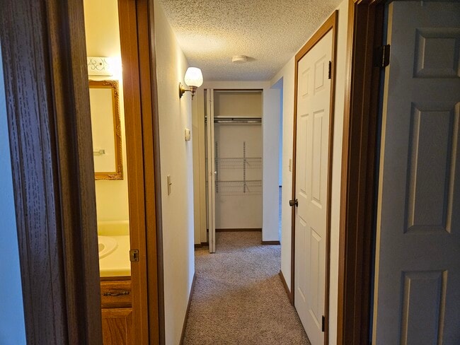 Building Photo - 208 Huckleberry Heights Dr