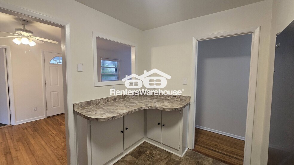 Building Photo - 1108 Greenbriar Cir