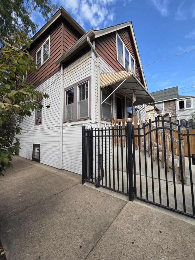 Building Photo - 9757 S Ave M