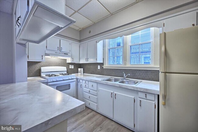 Building Photo - 413 W Louther St