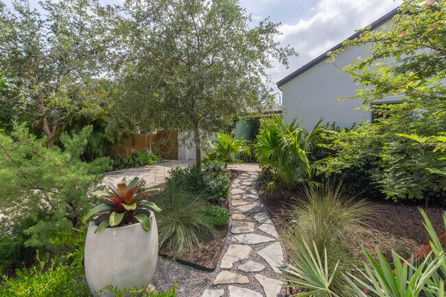 Building Photo - 1019 N K St