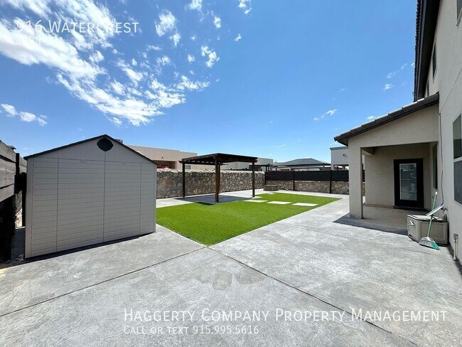 Building Photo - 916 Watercrest-