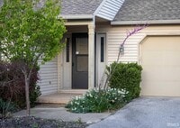 Building Photo - 2202 E Cape Cod Dr