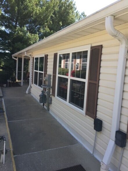 Building Photo - 1830 Vincenza Dr
