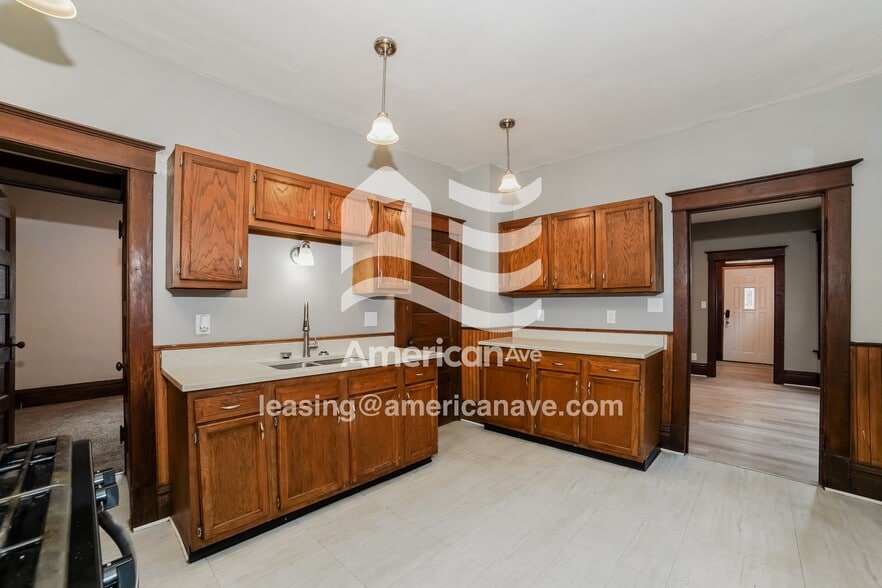 Building Photo - 807 E Republic St