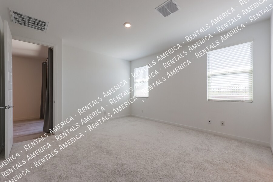 Building Photo - 8907 W Solano Dr