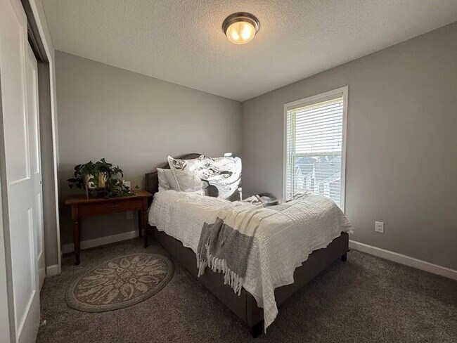 Building Photo - Gorgeous 4BR/2.5BA Rogers Home Available 8/1!