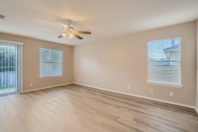 Building Photo - Less than 10 miles to Randolph AFB!