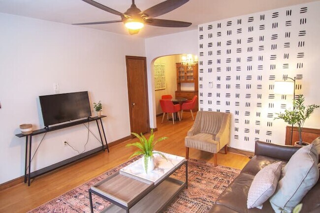 Building Photo - Office