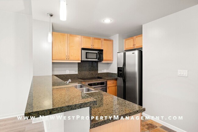 Building Photo - Spacious East Village Penthouse Studio at Metrome! Small Pet Ok! 1 Parking Space Included!