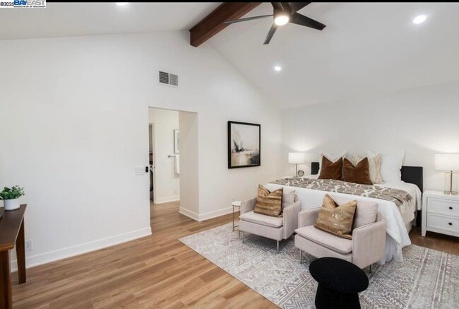 Building Photo - 725 Old Creek Rd