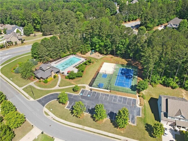 Building Photo - 411 Riverclub Rd