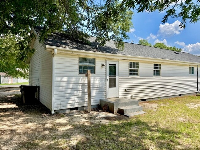 Building Photo - 725 N Privette St