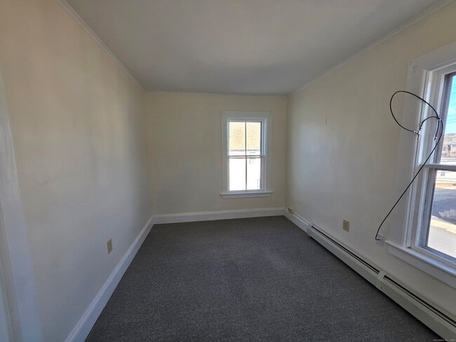 Building Photo - 110 Main St