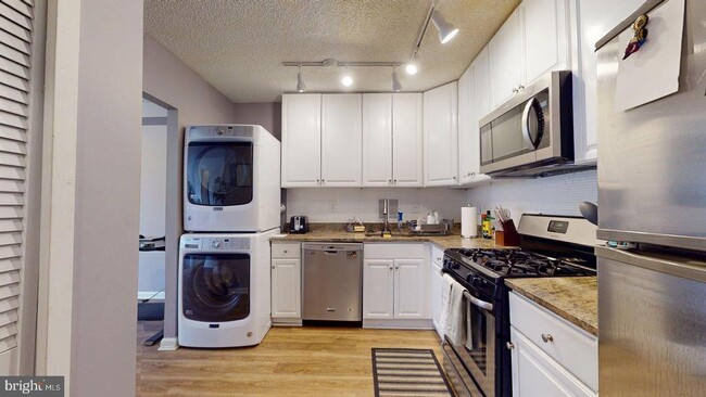 Building Photo - 3701 S George Mason Dr