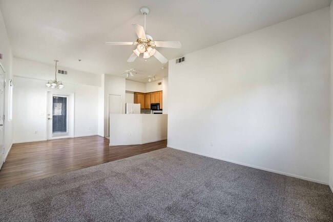 Building Photo - 3 Bedroom Open Layout Condo in Gated Commu...