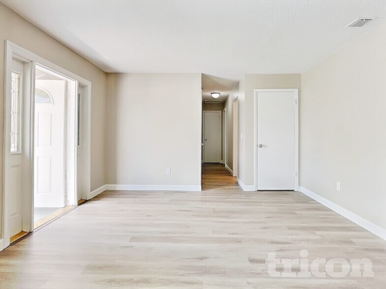 Building Photo - 902 Check Pl