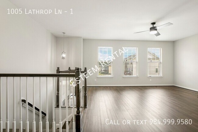 Building Photo - 1005 Lathrop Ln
