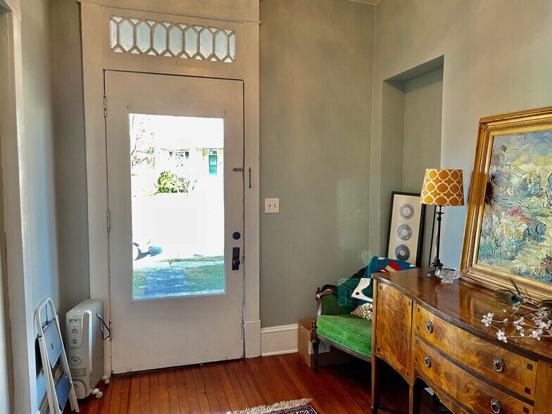 Building Photo - 422 Woods Ave SW