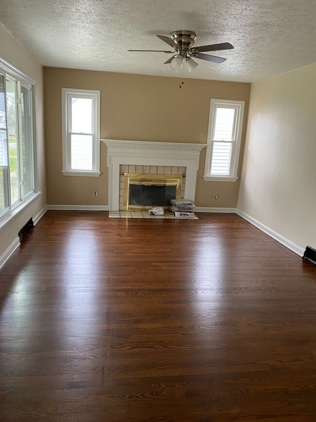 Building Photo - 115 S Beverly Ave