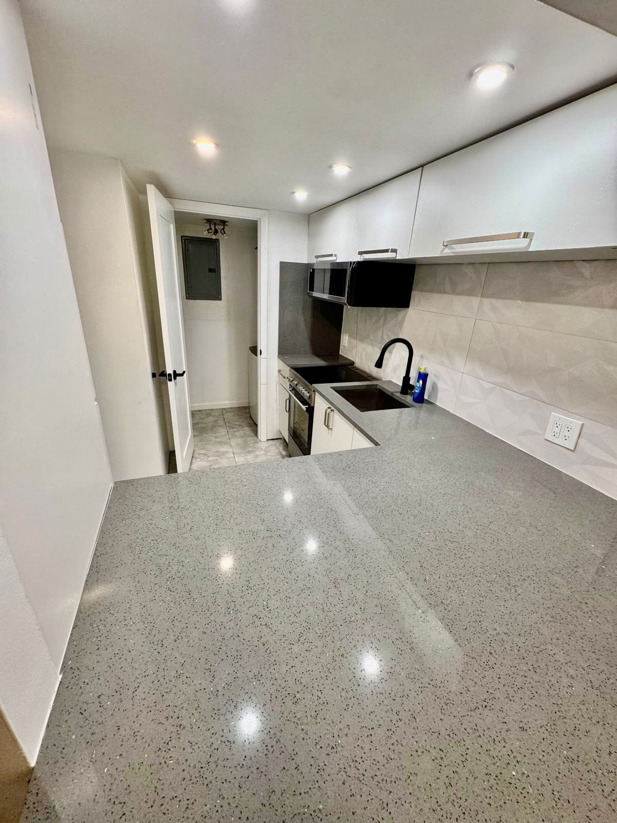 Building Photo - 747 SE 1st Way