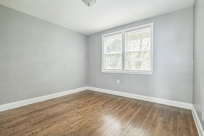 Building Photo - 1122 Gleneagle Rd