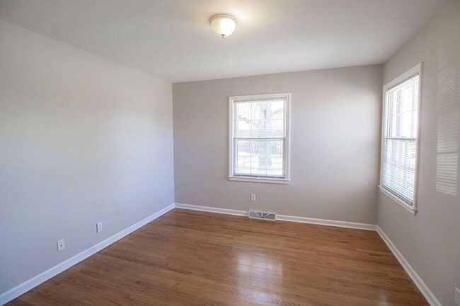 Building Photo - 2207 Bushnell Dr