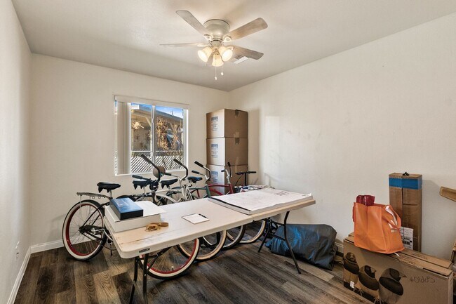 Building Photo - 3BR Home w/Fenced yard and Garage-1 Block to Colorado River