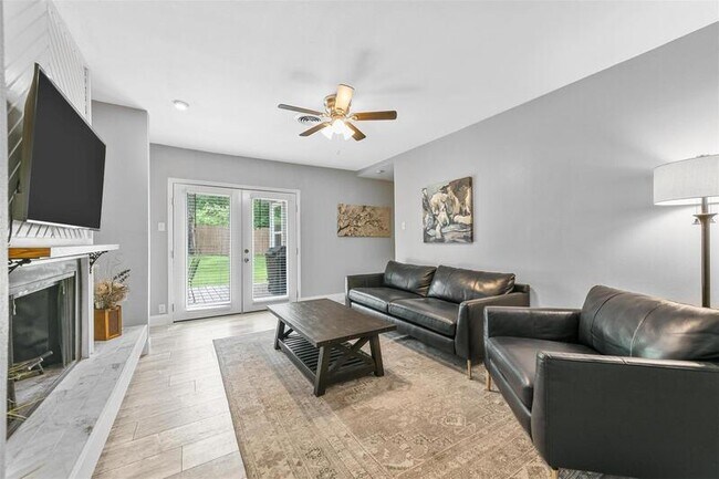 Building Photo - 6209 Calmont Ave