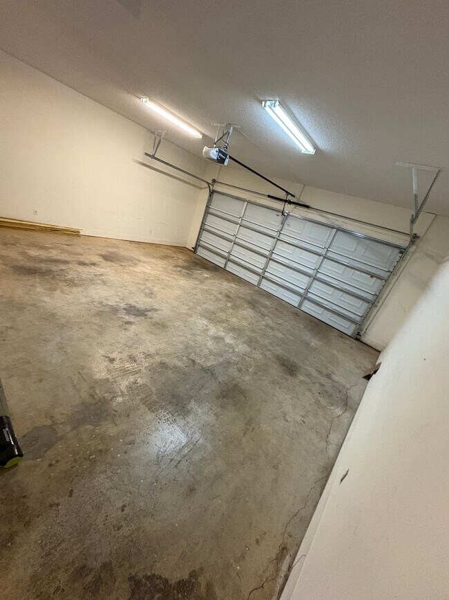 Building Photo - 101 Courtyard Way