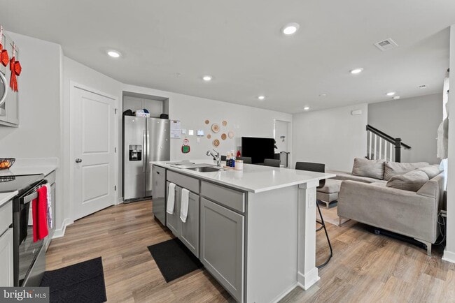 Building Photo - 140 Wood Walk Ave