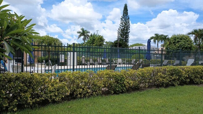 Building Photo - 1950 W Crown Pointe Blvd