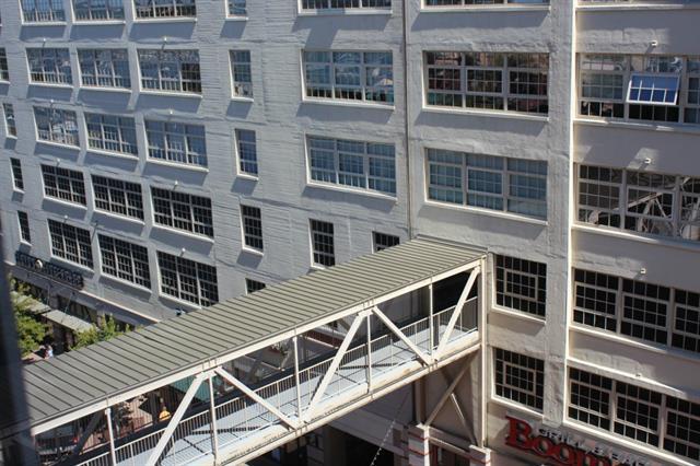 Building Photo - 2600 W 7th St