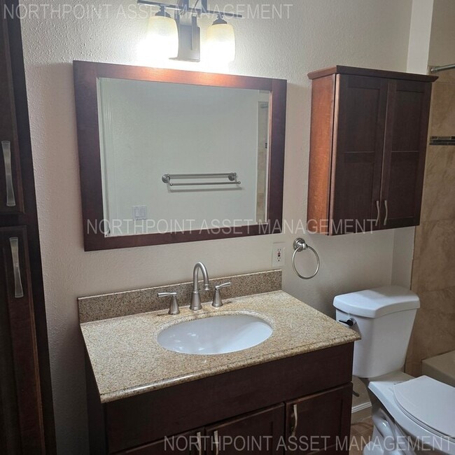 Building Photo - Welcome to this charming 1-bedroom, 1-bath...