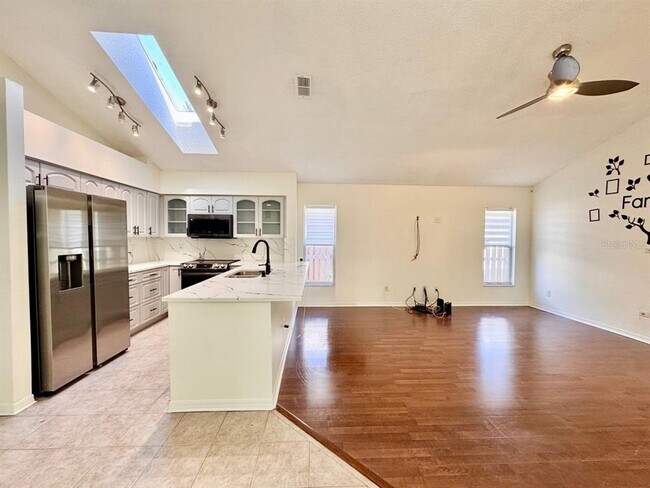 Building Photo - 10028 Oasis Palm Dr