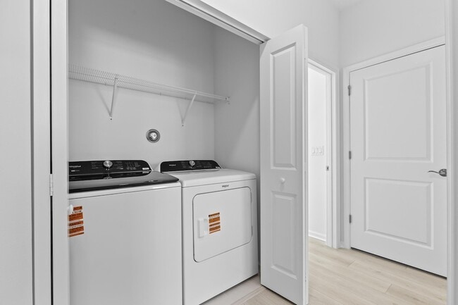 Building Photo - 4404 Longwood Lk Sq