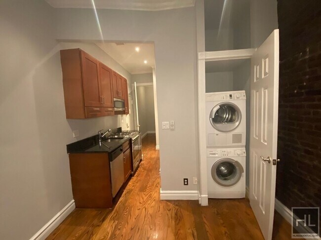 Building Photo - Leroy Street