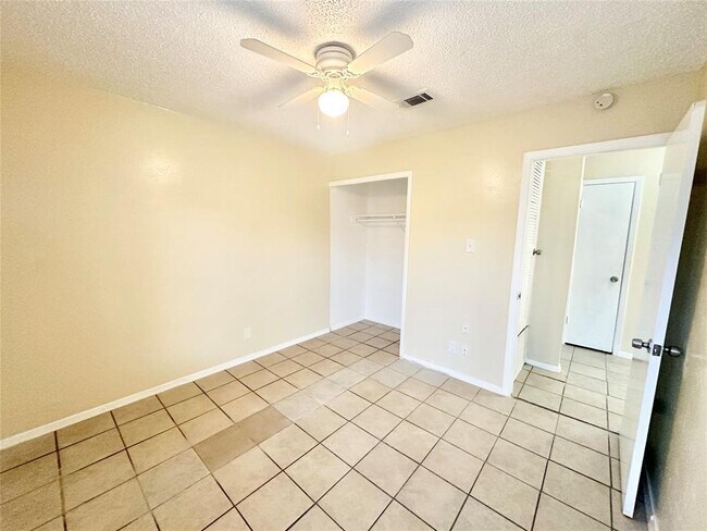 Building Photo - 7221 Ellington Cir