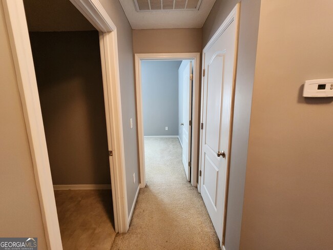 Building Photo - 5752 Olivia Ln
