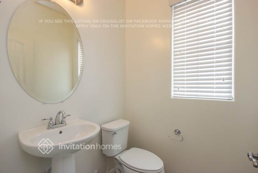 Building Photo - 1270 E Palomino Way