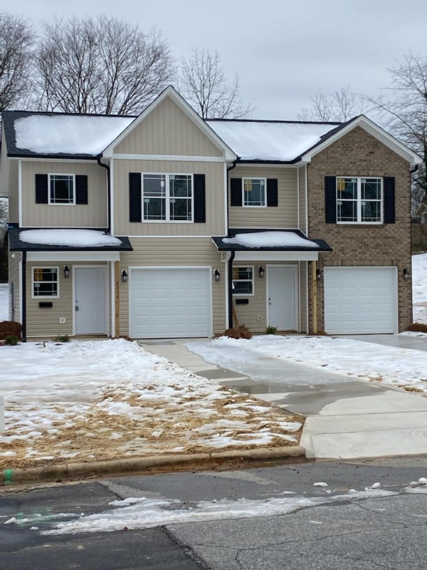 Building Photo - 221 W Murphy St