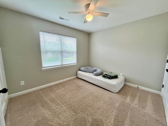 Building Photo - Great rental in Pony Farm!