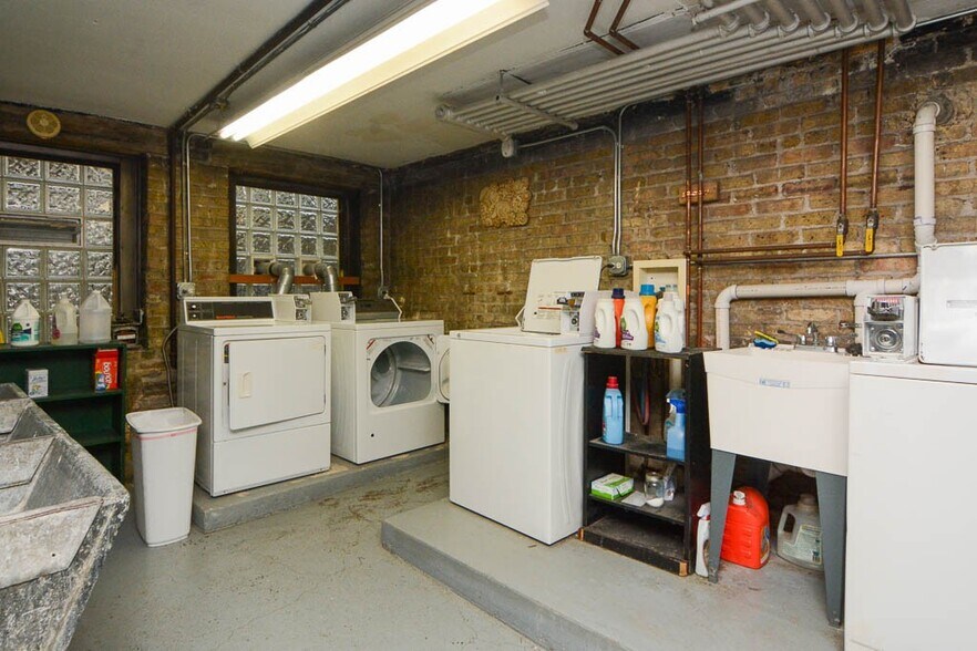 Building Photo - 1244 W Rosedale Ave