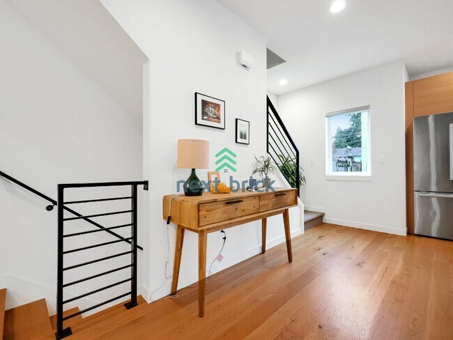 Building Photo - New Spacious 3 Bed 2.5 Bath Town home for Rent!