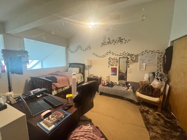 Building Photo - 450 7th St